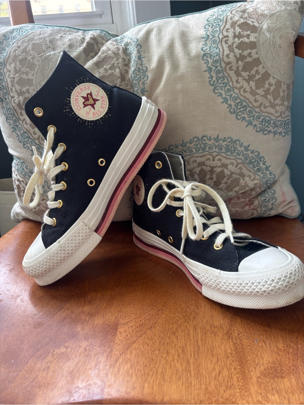 Chuck Taylor Converse Youth Eva Lift Sneakers with Pink Accent size Y4.5/W6.5